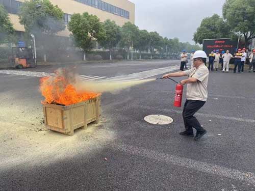 “人人讲安全、个个会应急”——上海老哥网集团开展“安全月”消防演习活动(图5)