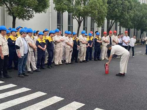 “人人讲安全、个个会应急”——上海老哥网集团开展“安全月”消防演习活动(图2)